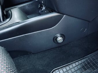 HYUNDAI i30 1.6i 93kW Nové v ČR 1 Majitel velmi pěkný - 16