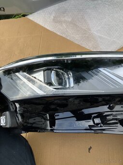 predni svetlo vw touareg 23- pravy prave - 16