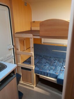 Nezávislý karavan Dethleffs 390 New Line, 4 postele - 16