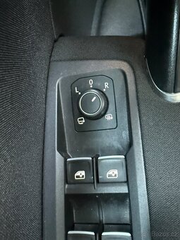 Touran 2.0 tdi 110 kw highline kamera Navi top stav - 16