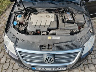 PASSAT B6 2.0 TDI 4X4 R-LINE 2011 DCC VYHŘÍVANÉ ČELNÍ SKLO - 16