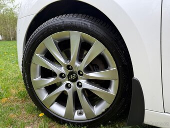 Prodám Hyundai I40 2.0 GDI 130kw sedan r.v.2012 - 16