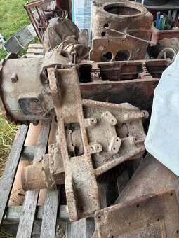 Díly na traktor - 16