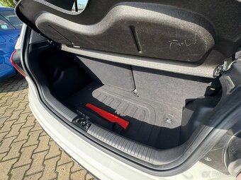 Hyundai i10 1,0 48 KW 1. MAJ ČR KM KOLA - 16