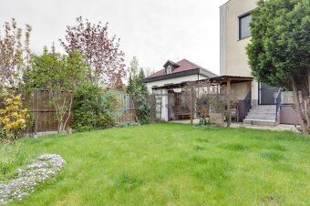 Pronájem rodinného domu 4+1, 140m² terasa, garáž, sklep - Pr - 16