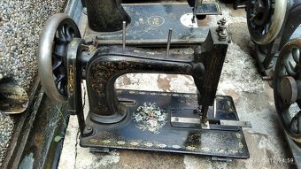 sbírka šicích strojů - 16