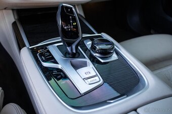BMW Rad 7 740d xDrive mHEV M Sport Pano - 16