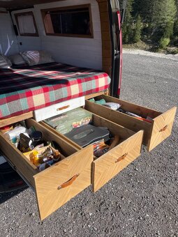 Ford Transit Custom přestavěný na obytný vůz - 16