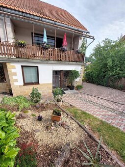 Prostorný dům s možností podnikání v podhradí - 16