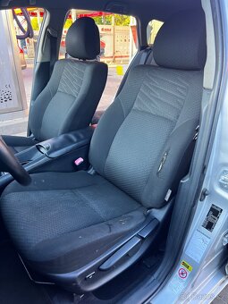 Toyota avensis 2.2 t27 - 16