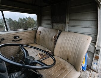 VW T2a Highroof - 16