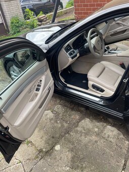 BMW 530d, Touring F11 | 190 kW | NADSTANDARDNÍ VÝBAVA | TOP - 16