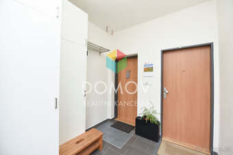 Nový, cihlový byt 3+kk s balkónem a venkovním parkovacím stá - 16