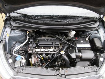 Hyundai i20 1.2 63 kw 4/2014 74000 km serviska - 16