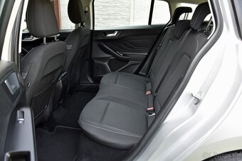 Ford Focus kombi 1.5 TDCi 6st,NAVI,VÝHŘEV,TEMP,KLIMA,PARKING - 16
