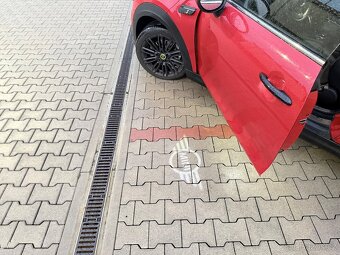 Mini Cooper SE 2022, pouze 15200 km, aktivní parkovací asist - 16