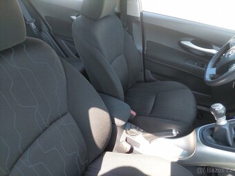 Toyota Auris 1.4 D-4D m.2013 jen 159000km - 16
