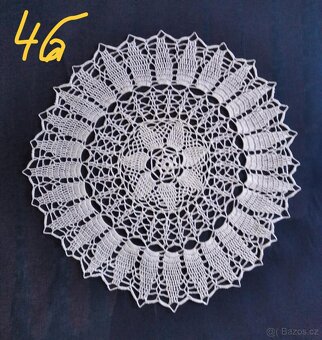 Větší háčkované dečky - 16