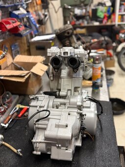 Aprillia/BMW - motor Rotax 650 - 16