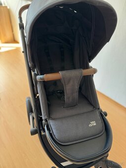 Britax Römer Smile 4 + autosedačka Baby-Safe Core 2023 - 16