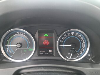 Toyota Auris, 1.8 Hybridní 73 KW,1.MAJ,ČR.. - 16