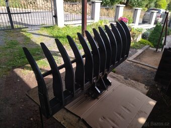 Příslušenství k minibagrum,lžíce prosevacky, hrabě - 16