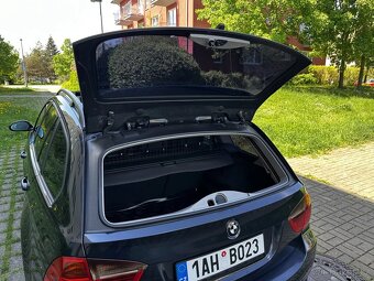 BMW E91 320i 110kW Kůže Navi Automat Panorama ALU R17 - 16