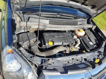 Opel Zafira 1,7 CDTi  7.míst - 16