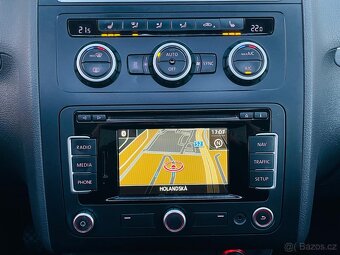 Volkswagen Touran 2.0TDI 103KW MANUÁL LED VÝHŘEV SERVISKA - 16
