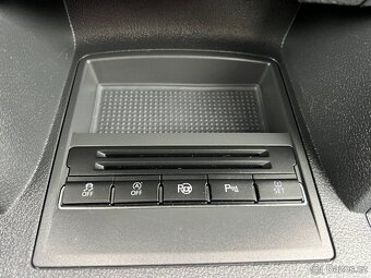 ► VW TOURAN 2.0TDI 103KW CUP EDITION XENONY-LED-NAVI 7 MÍST - 16