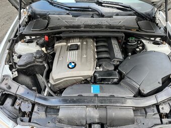 Prodám BMW 330i 190KW, 6st manuál M-packet - 16