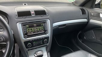 ŠKODA OCTAVIA 2.0TDI RS 125kW DSG COLUMBUS - 16