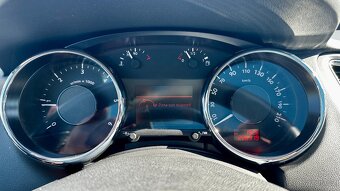 PEUGEOT 5008 2.0 HDi 7míst - 16