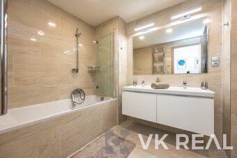 Prodej bytu 3+kk/L, sklep, garáž, OV, cca 100m2 vč. lodžie a - 16