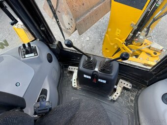 TRAKTORBAGR KOMATSU WB 93R 4x4 - 16