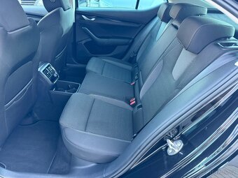 Škoda OCTAVIA IV 1.5 TSi SELECTION LED KAMERA 2025 ZÁRUKA - 16