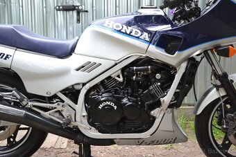 Honda VF 1000F - 16
