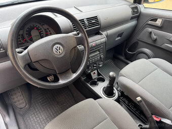 VW Fox - nejnovější model 2011, motor 1,2 44kw, výbava Style - 16