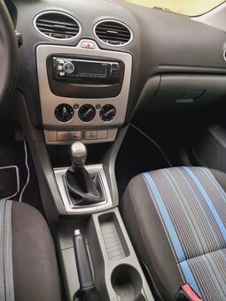 Ford focus trend 1,6.i 74KW - 16