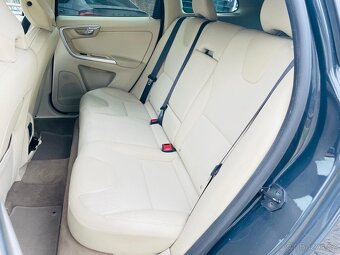 Volvo XC60 2.4 D5 4x4 151KW MANUÁL 1.MAJITEL NAVI SERVISKA - 16