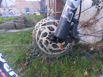 Horské kolo SPECIALIZED 26". - 16