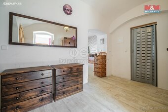 Prodej exkluzivní nemovitosti na bydlení i podnikání v centr - 16