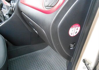 Hyundai i10 1,1 i 49 kW KLIMA Serviska benzín - 16