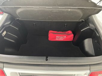 Toyota Celica 1.8 benzin, 85 kW, 1999, super stav - 16