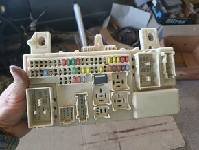 MAZDA 3 1.4 16v r.2007 / díly - 16