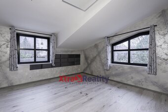 Prodej rodinného domu, 387m2, garáž 50m2, ev.č. 00028 - 16