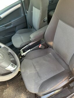 2009 Opel Zafira 1,8 benzín 103kw k opravě nebo na ND - 16