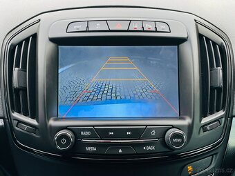 Opel Insignia COUNTRY T. 2.0CDTI 4x4 AUT VÝHŘEV KAMERA TAŽNÉ - 16