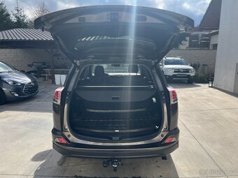 TOYOTA RAV4 2.0D D4D 105 KW,1.MAJ.MANUÁL,TAŽNÉ,NAVI,KAMERA - 16