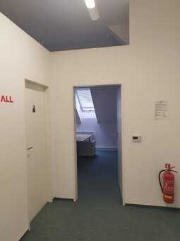 Pronájem kancelářských a obchodních prostor, kanceláří  103m - 16